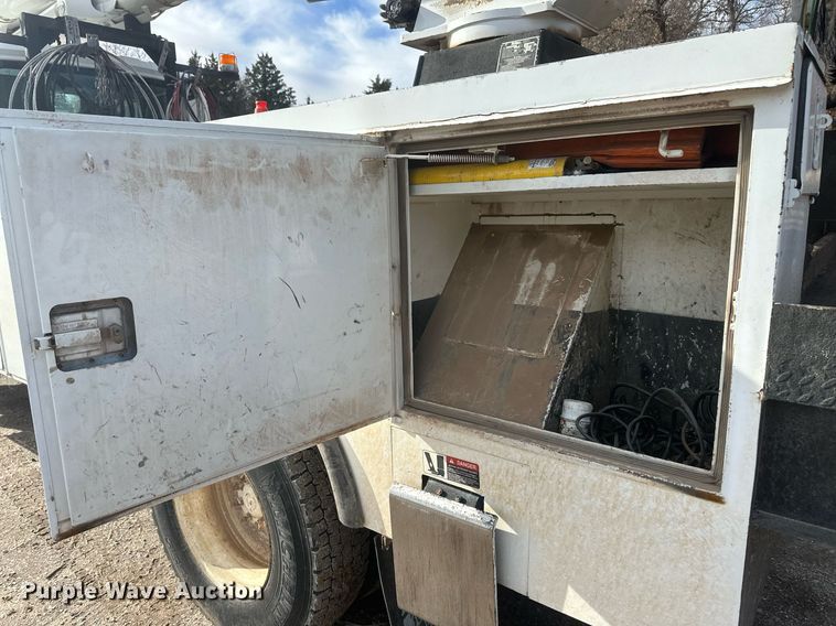 image for item EK9775 2007 International 7300  bucket truck