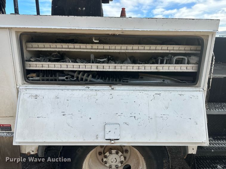 image for item EK9775 2007 International 7300  bucket truck