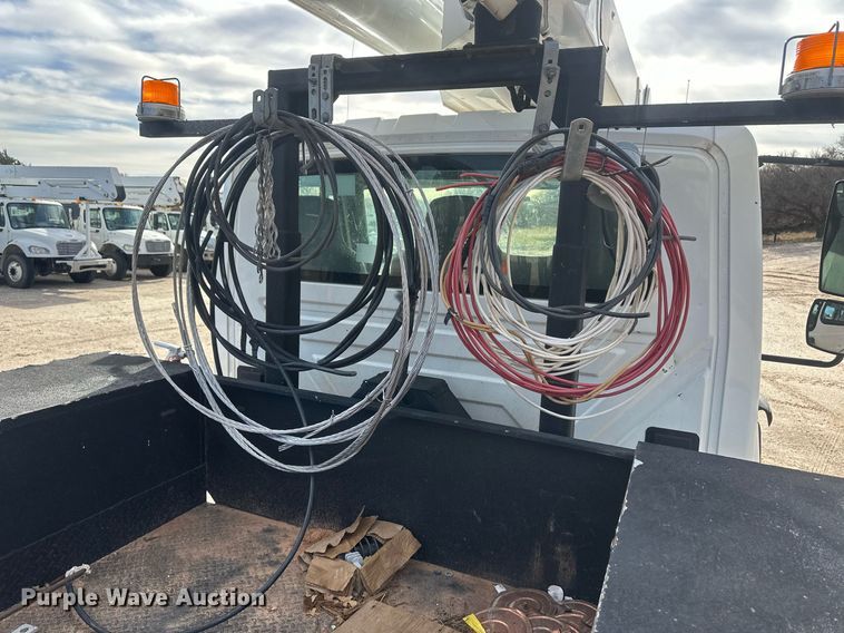 image for item EK9775 2007 International 7300  bucket truck