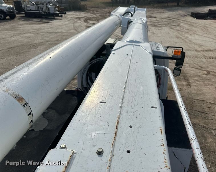 image for item EK9775 2007 International 7300  bucket truck