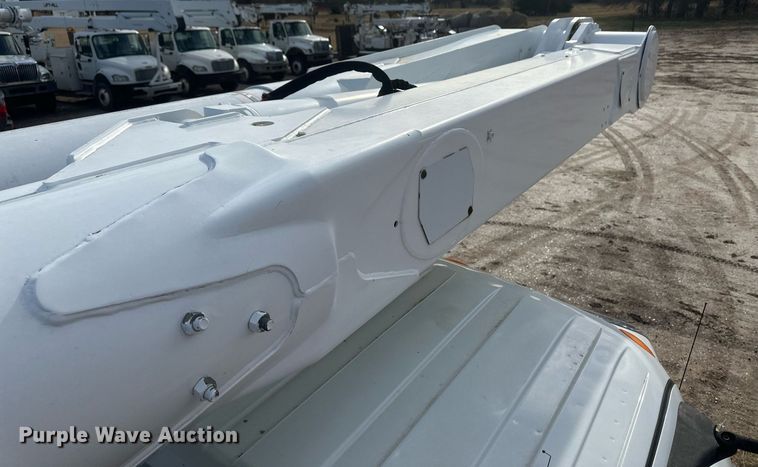 image for item EK9775 2007 International 7300  bucket truck