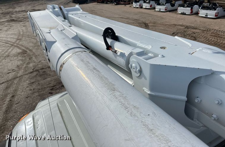 image for item EK9775 2007 International 7300  bucket truck