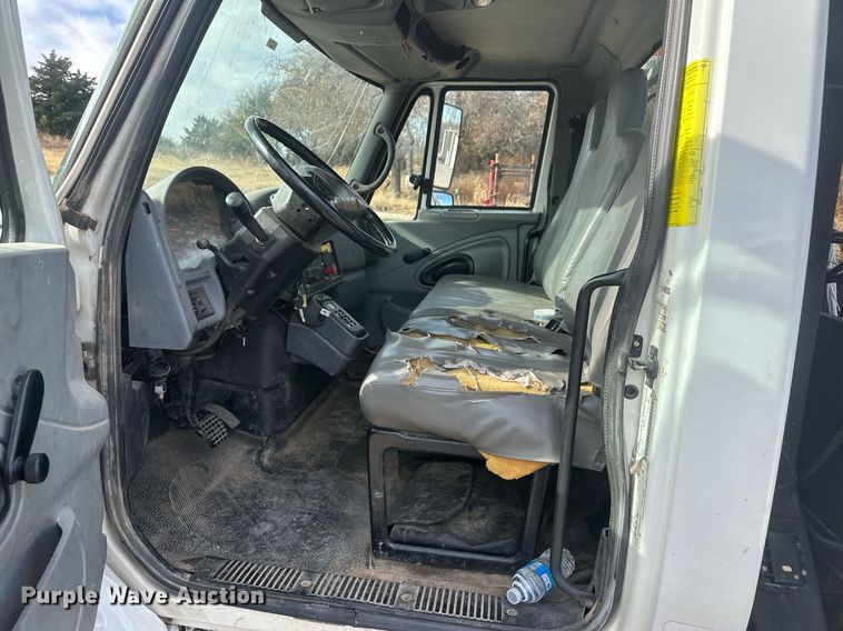 image for item EK9775 2007 International 7300  bucket truck