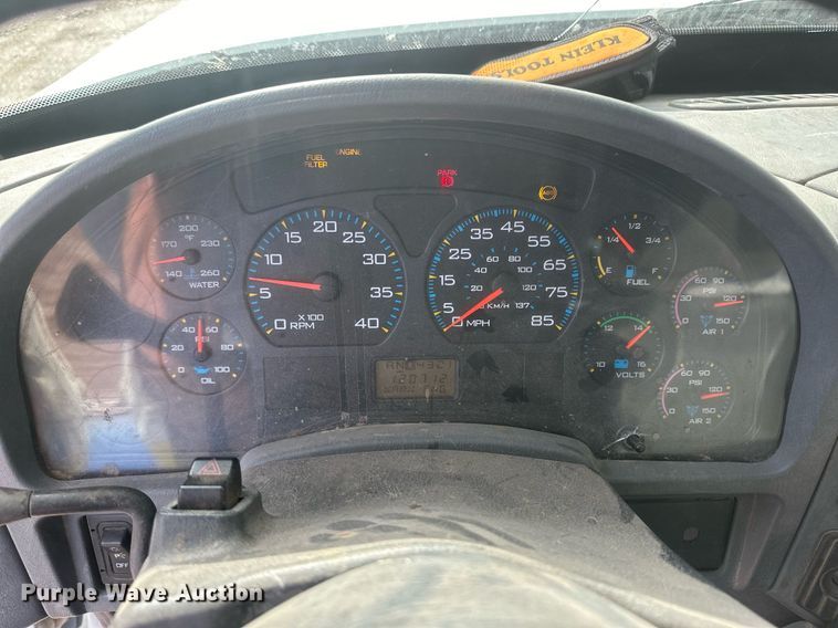 image for item EK9775 2007 International 7300  bucket truck