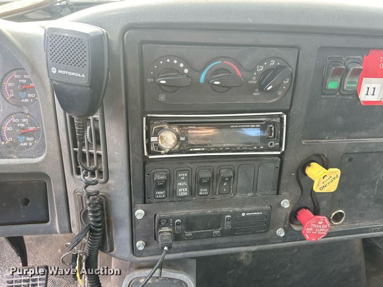 image for item EK9775 2007 International 7300  bucket truck