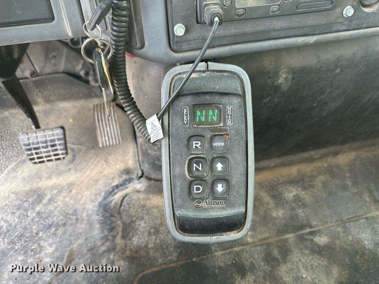 image for item EK9775 2007 International 7300  bucket truck