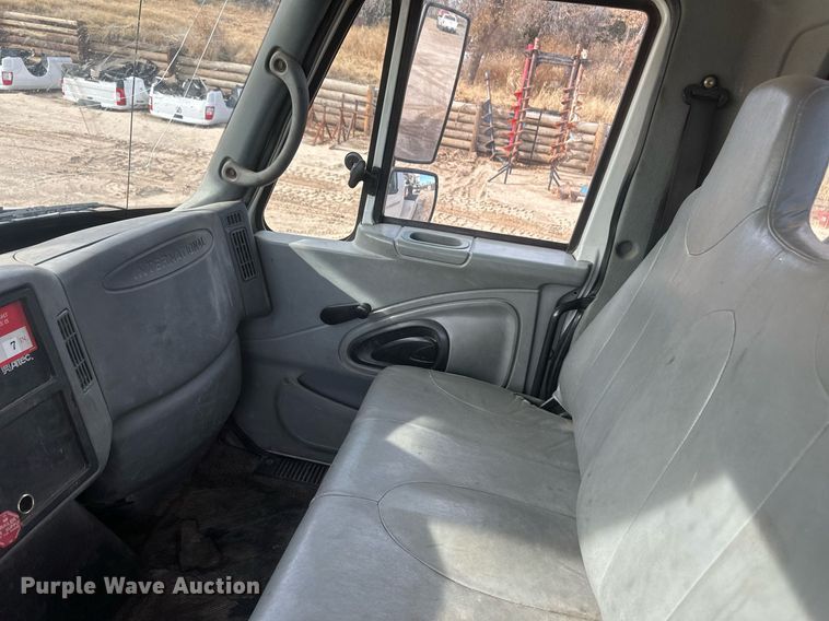 image for item EK9775 2007 International 7300  bucket truck