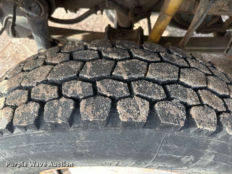 image for item EK9775 2007 International 7300  bucket truck