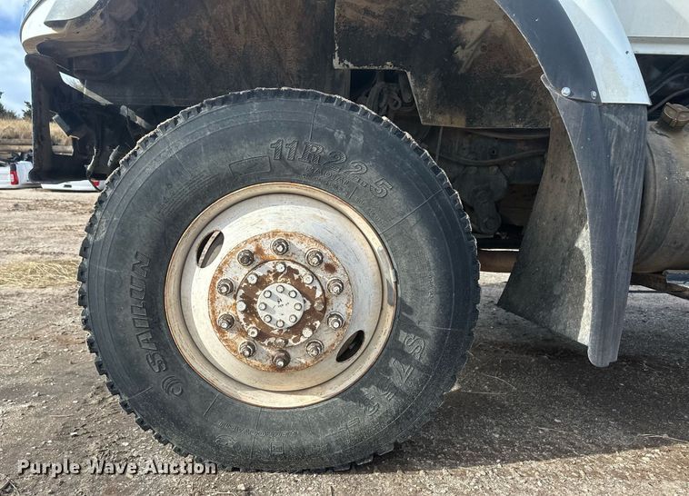 image for item EK9775 2007 International 7300  bucket truck