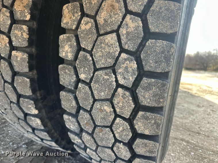 image for item EK9775 2007 International 7300  bucket truck