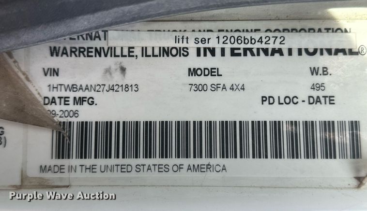 image for item EK9775 2007 International 7300  bucket truck