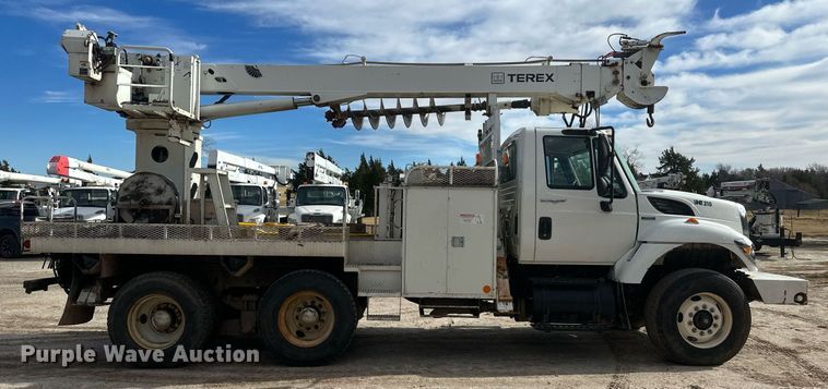image for item EK9776 2009 International 7400 WorkStar  digger derrick truck