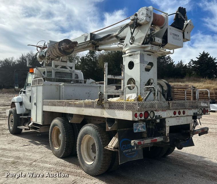 image for item EK9776 2009 International 7400 WorkStar  digger derrick truck