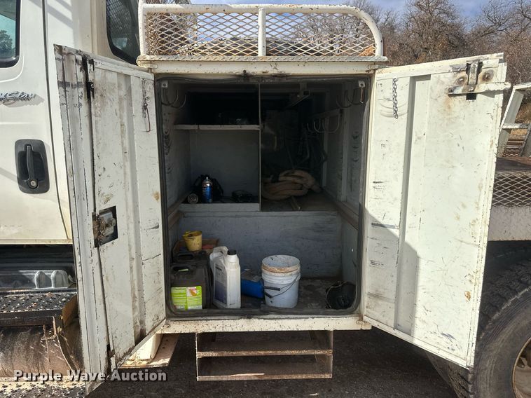 image for item EK9776 2009 International 7400 WorkStar  digger derrick truck