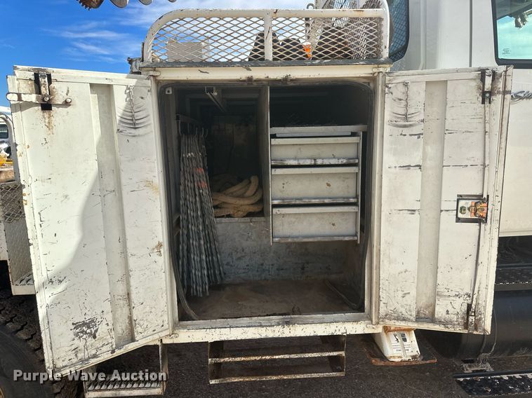 image for item EK9776 2009 International 7400 WorkStar  digger derrick truck