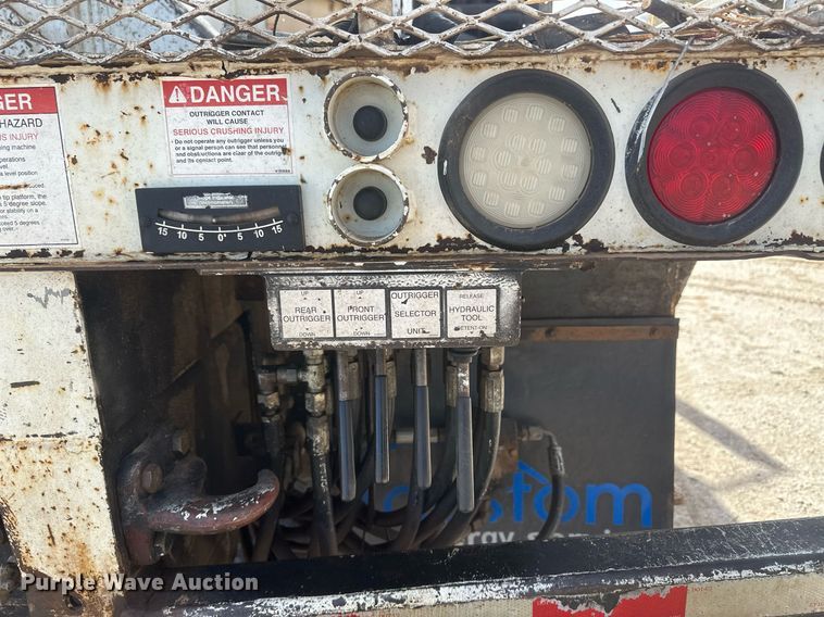 image for item EK9776 2009 International 7400 WorkStar  digger derrick truck