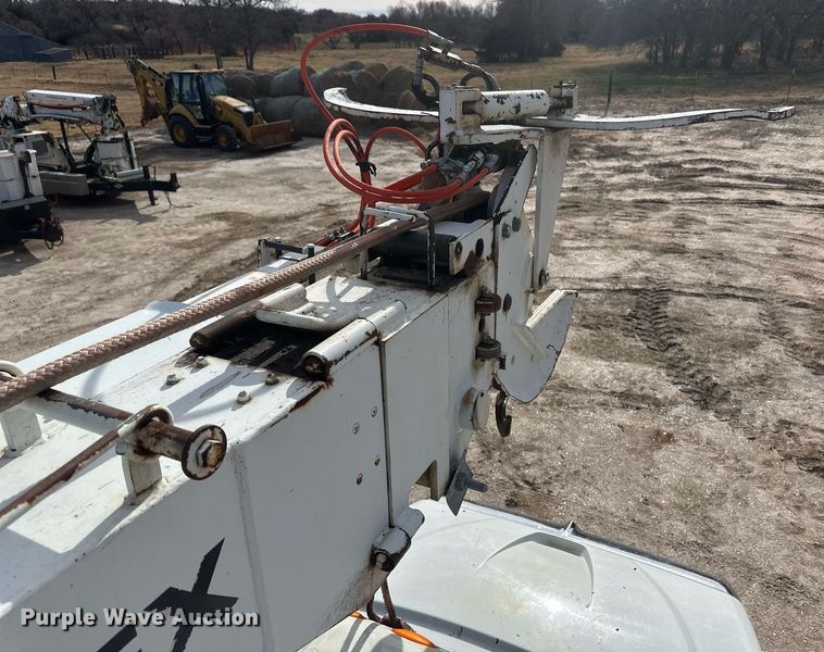 image for item EK9776 2009 International 7400 WorkStar  digger derrick truck