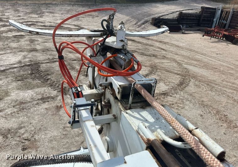 image for item EK9776 2009 International 7400 WorkStar  digger derrick truck