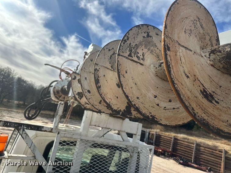 image for item EK9776 2009 International 7400 WorkStar  digger derrick truck