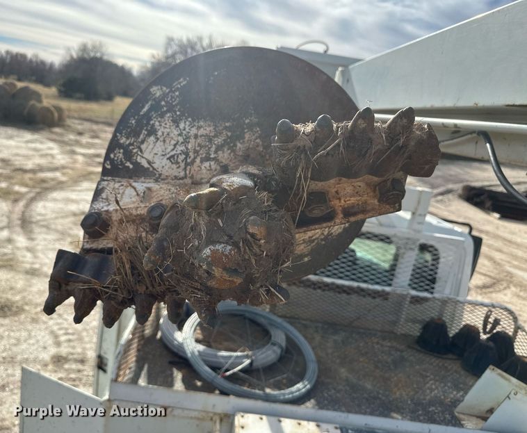 image for item EK9776 2009 International 7400 WorkStar  digger derrick truck