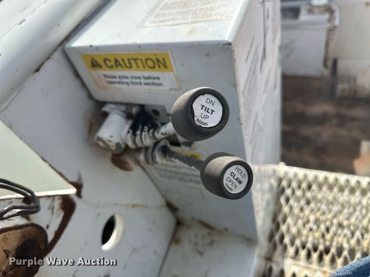 image for item EK9776 2009 International 7400 WorkStar  digger derrick truck