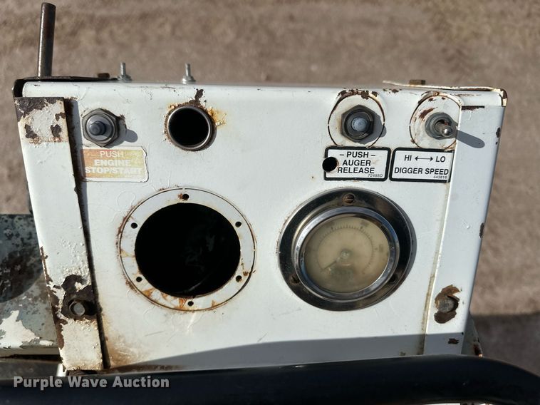 image for item EK9776 2009 International 7400 WorkStar  digger derrick truck