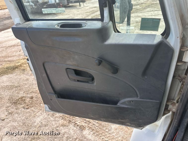 image for item EK9776 2009 International 7400 WorkStar  digger derrick truck