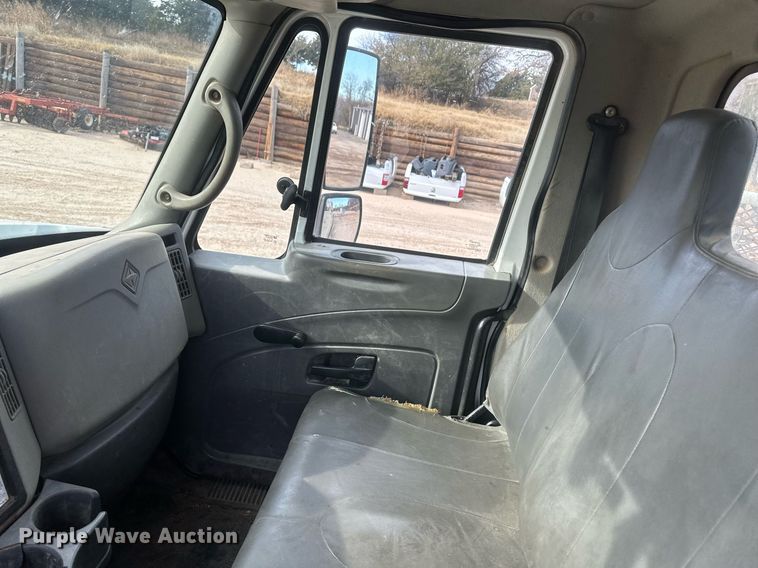 image for item EK9776 2009 International 7400 WorkStar  digger derrick truck