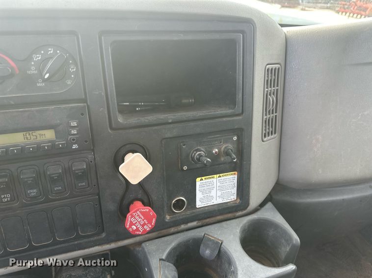 image for item EK9776 2009 International 7400 WorkStar  digger derrick truck