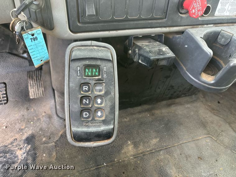 image for item EK9776 2009 International 7400 WorkStar  digger derrick truck