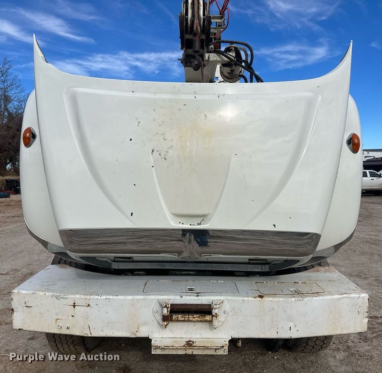 image for item EK9776 2009 International 7400 WorkStar  digger derrick truck