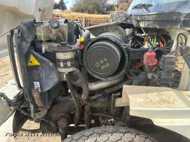 image for item EK9776 2009 International 7400 WorkStar  digger derrick truck