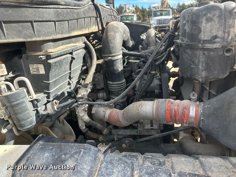 image for item EK9776 2009 International 7400 WorkStar  digger derrick truck