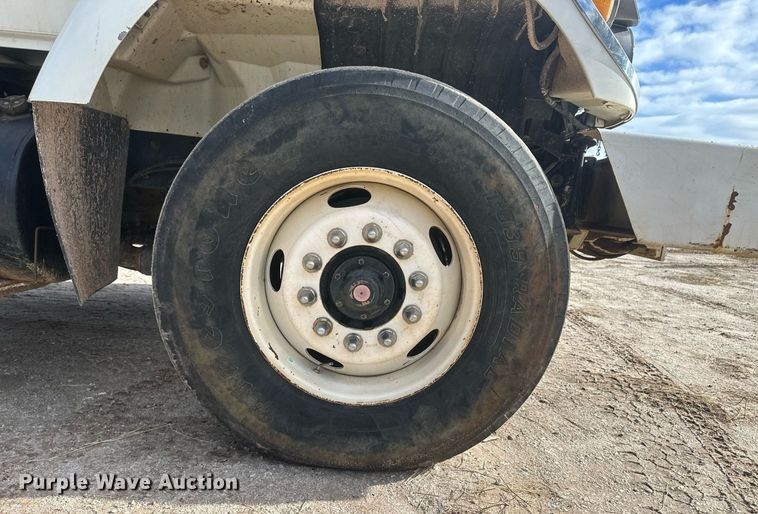 image for item EK9776 2009 International 7400 WorkStar  digger derrick truck