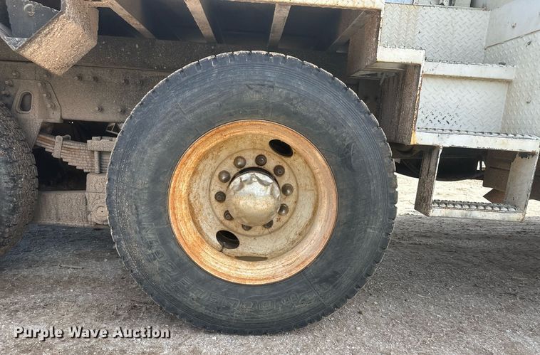 image for item EK9776 2009 International 7400 WorkStar  digger derrick truck