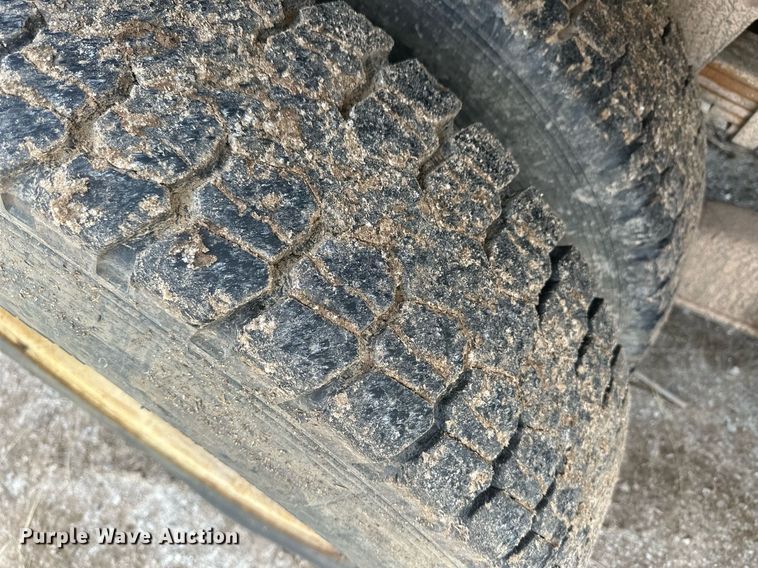 image for item EK9776 2009 International 7400 WorkStar  digger derrick truck