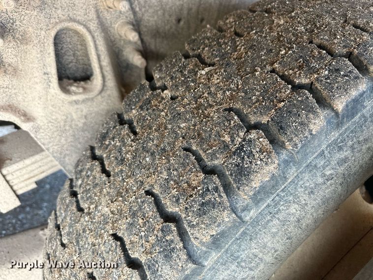 image for item EK9776 2009 International 7400 WorkStar  digger derrick truck