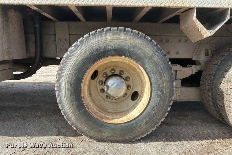 image for item EK9776 2009 International 7400 WorkStar  digger derrick truck