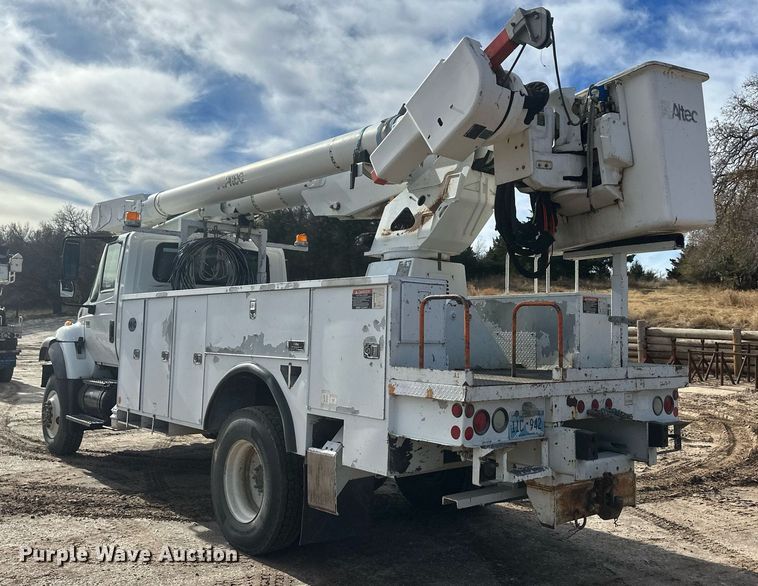 image for item EK9777 2007 International 7300  bucket truck