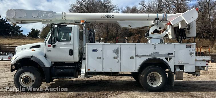 image for item EK9777 2007 International 7300  bucket truck