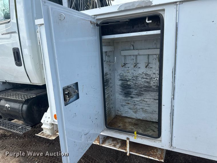 image for item EK9777 2007 International 7300  bucket truck