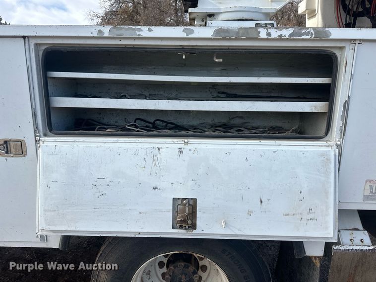 image for item EK9777 2007 International 7300  bucket truck