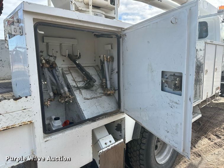 image for item EK9777 2007 International 7300  bucket truck