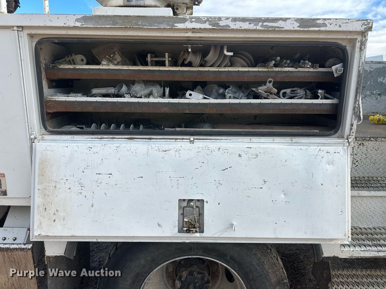 image for item EK9777 2007 International 7300  bucket truck