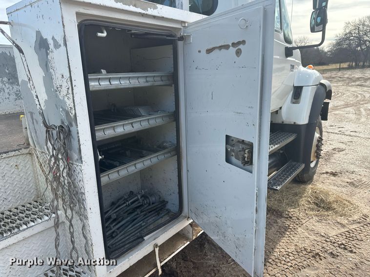 image for item EK9777 2007 International 7300  bucket truck