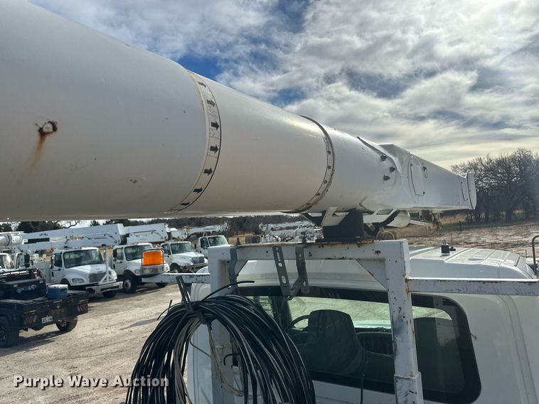 image for item EK9777 2007 International 7300  bucket truck