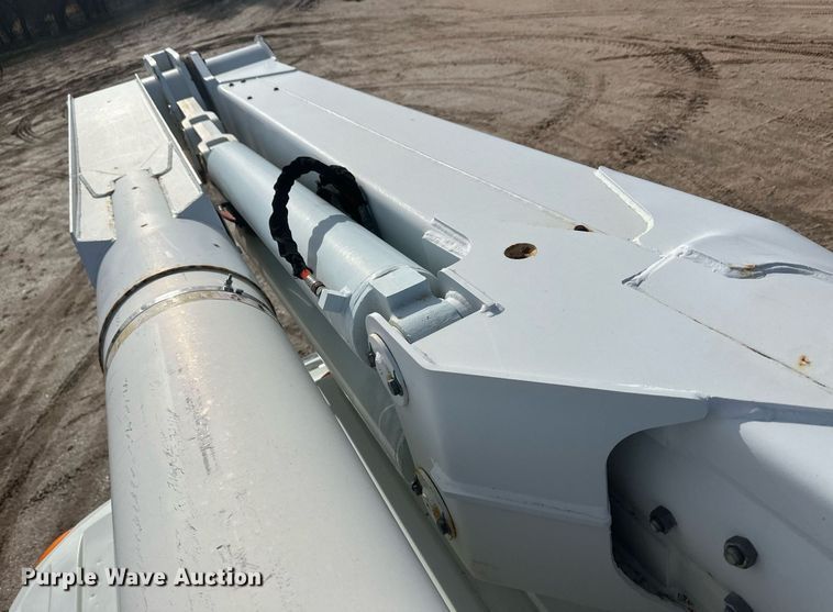 image for item EK9777 2007 International 7300  bucket truck