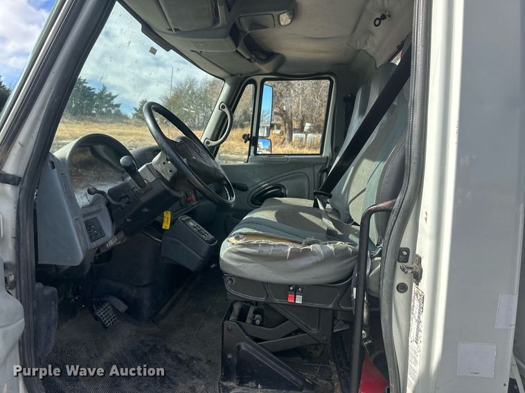 image for item EK9777 2007 International 7300  bucket truck