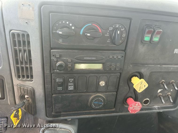 image for item EK9777 2007 International 7300  bucket truck