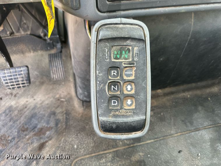 image for item EK9777 2007 International 7300  bucket truck